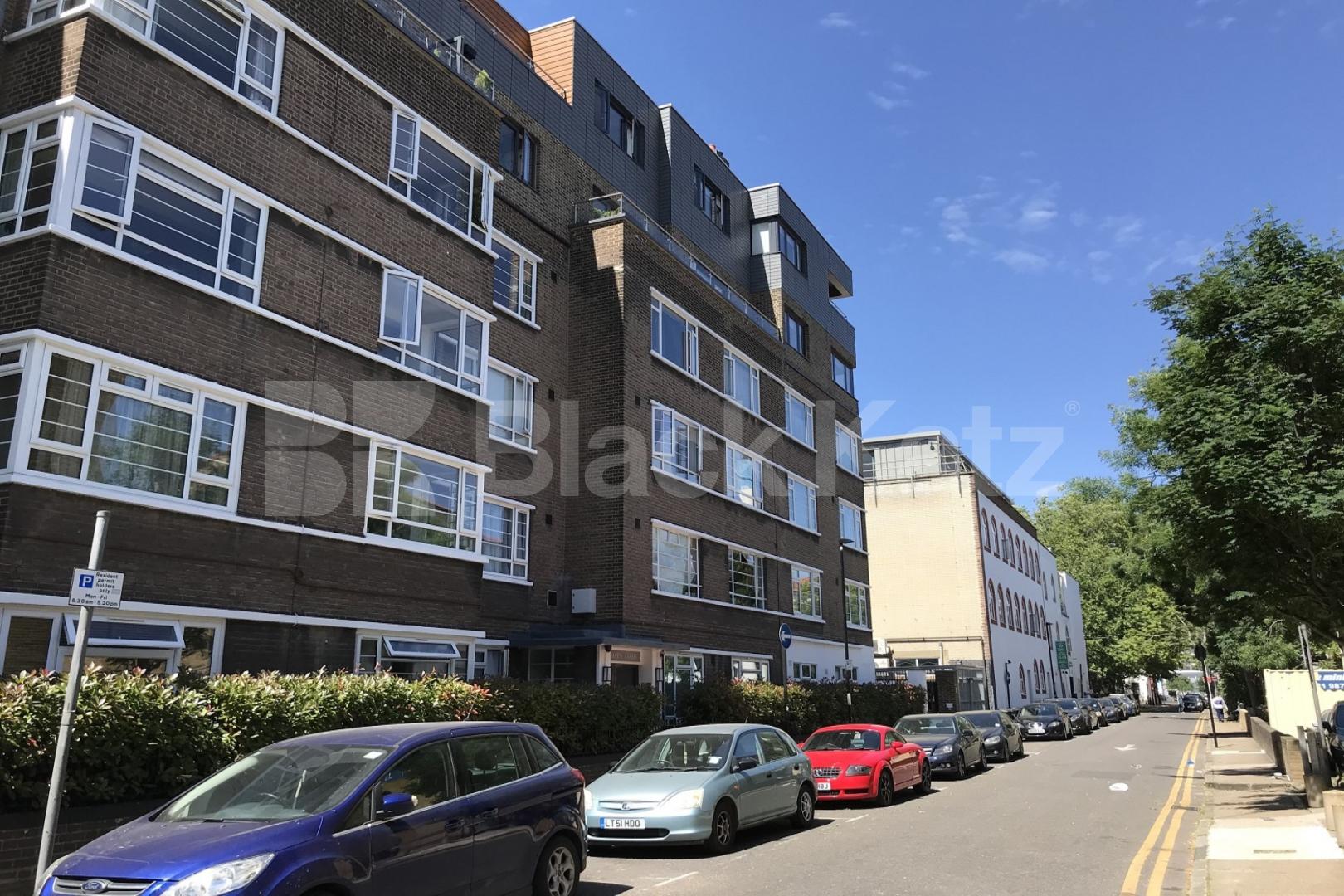 Superbly located in the heart of the city Damien Street , Whitechapel / Aldgate